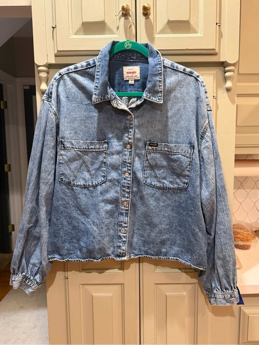 Vintage Western Wrangler Women's Light Wash Denim Jacket pearl snap buttons